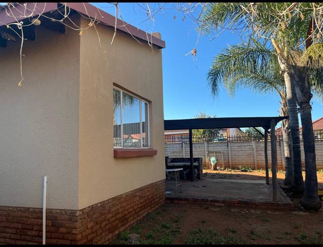 3 BEDROOM HOUSE FOR SALE IN FLORA PARK